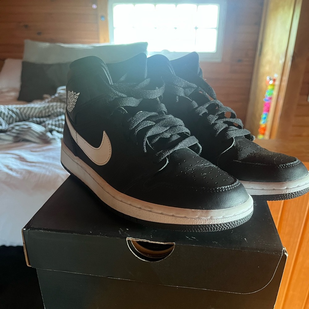 Jordan 1 Mid - - Picture 2 of 4